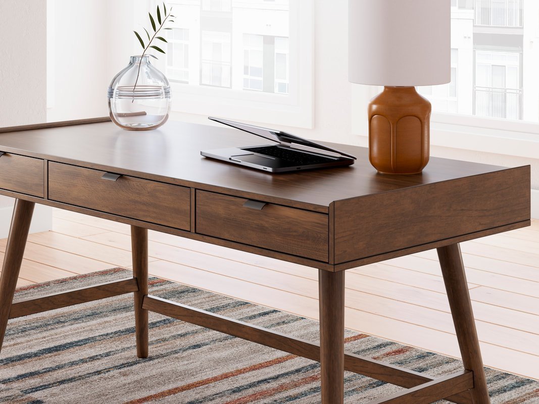 H615-44 - Desk